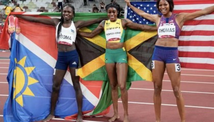 开云com-睾酮超标被禁400米比赛？18岁“飞人”选择200米夺银