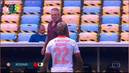 kaiyun-捐款百万让他对老东家上场 右后卫吃红牌球队输球