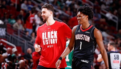 www开云com-攻防两端都被各种限制，但火箭还在继续让后场新星担任控卫？