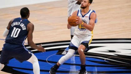 11记三分爆砍57分！科尔：库里比MVP赛季还要强