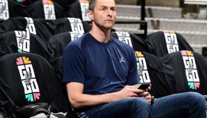 www开云com-公牛副总裁首次面对老东家 掘金球员向他感谢致意