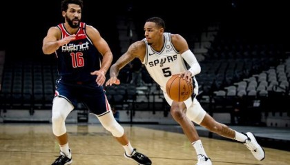 www开云com-穆雷带伤作战迎里程碑 砍下三双助马刺结束连败